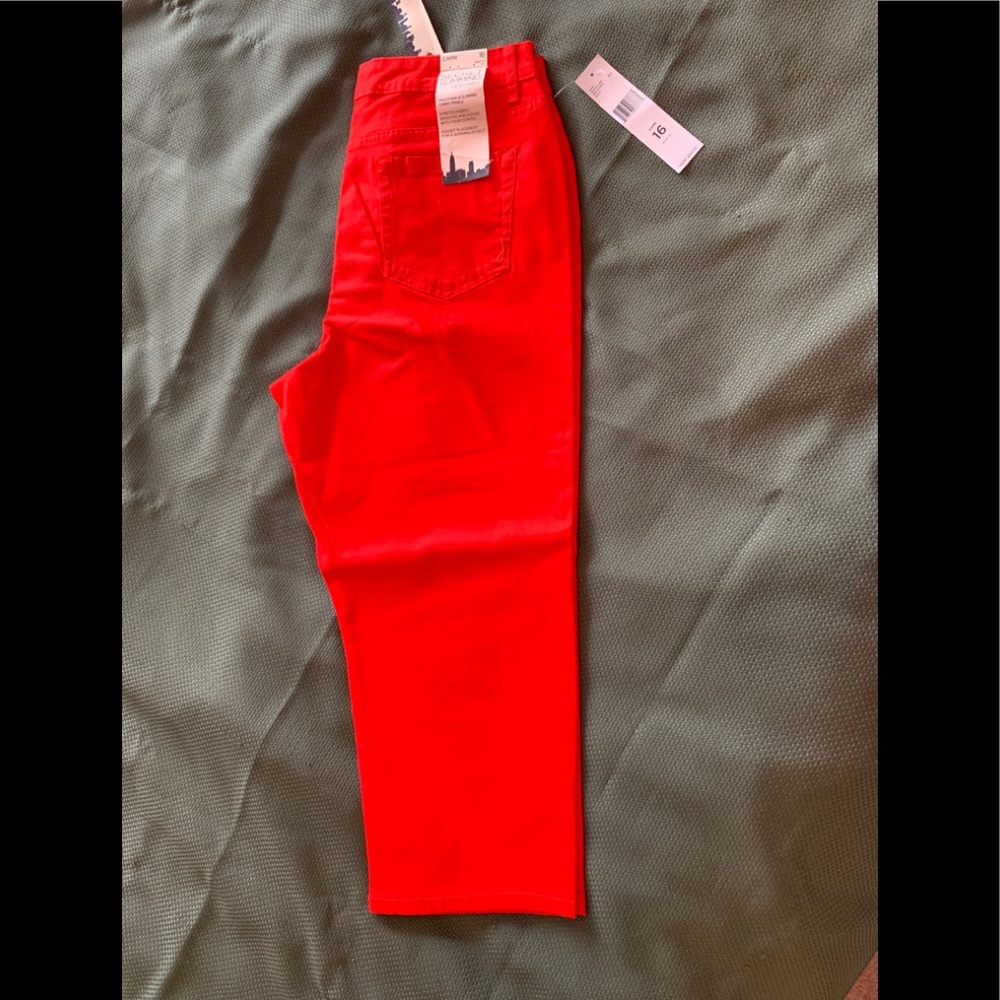 NWT Jones New York MISSY Capri Pants - Size 16
